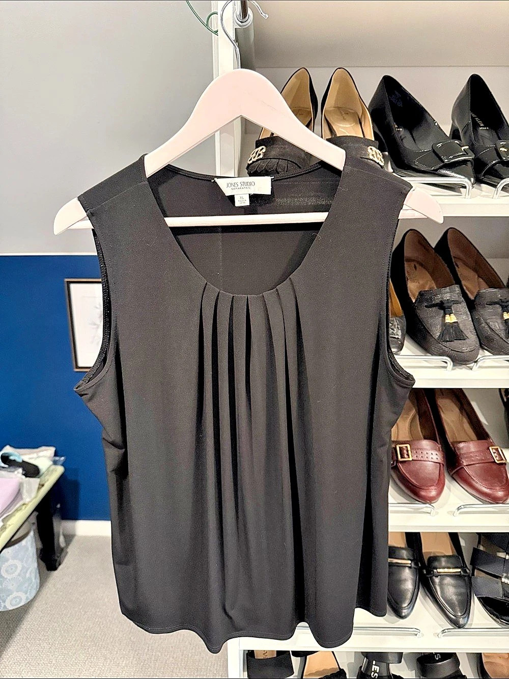 Jones Studio Pleated Neck Sleeveless Blouse in Black XL